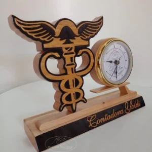 Reloj de apoyo con el emblema de Contaduría